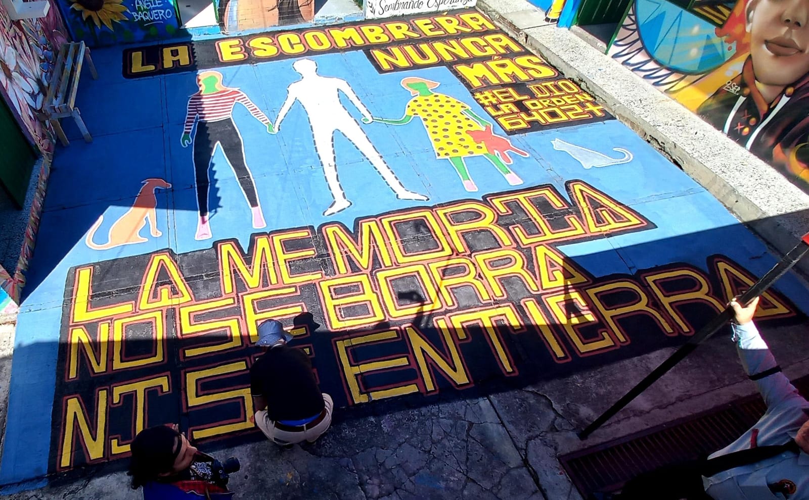 Comunidad reunida en un evento al aire libre